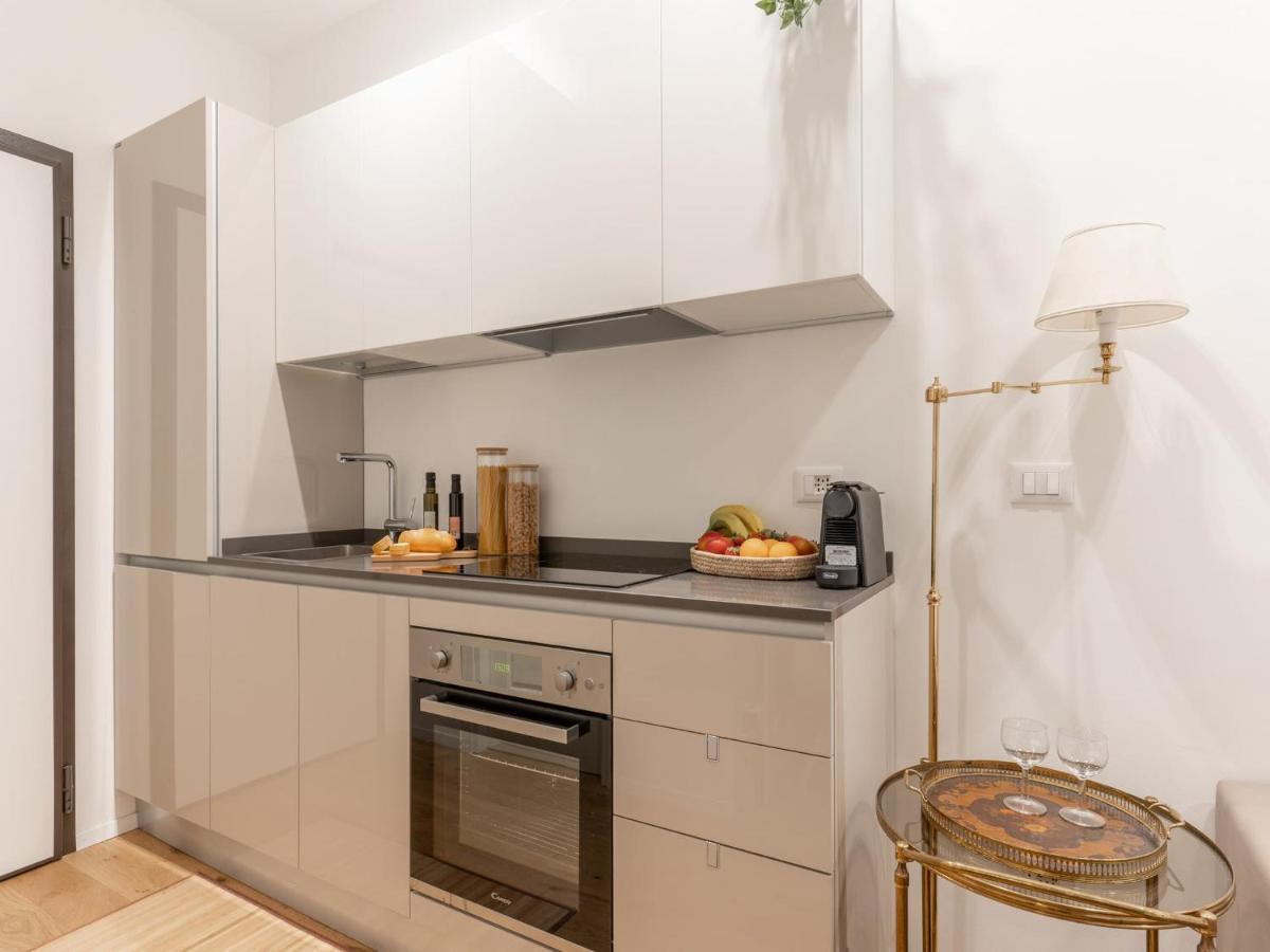 The Best Rent - Gorgeous One-Bedroom Apartment In Ticinese Milano Eksteriør billede