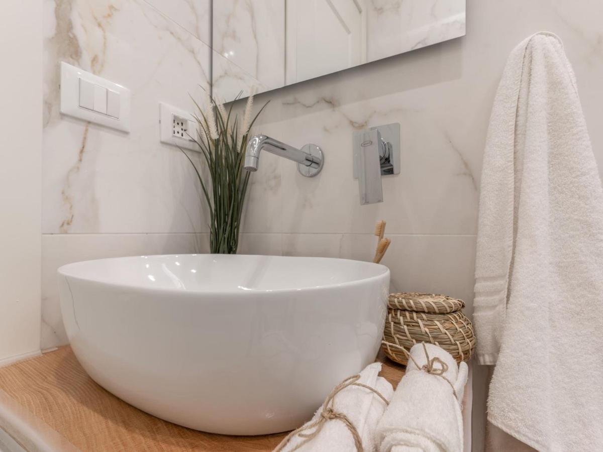 The Best Rent - Gorgeous One-Bedroom Apartment In Ticinese Milano Eksteriør billede